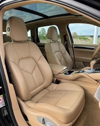 Porsche Cayenne cena 99900 przebieg: 223000, rok produkcji 2012 z Warszawa małe 596